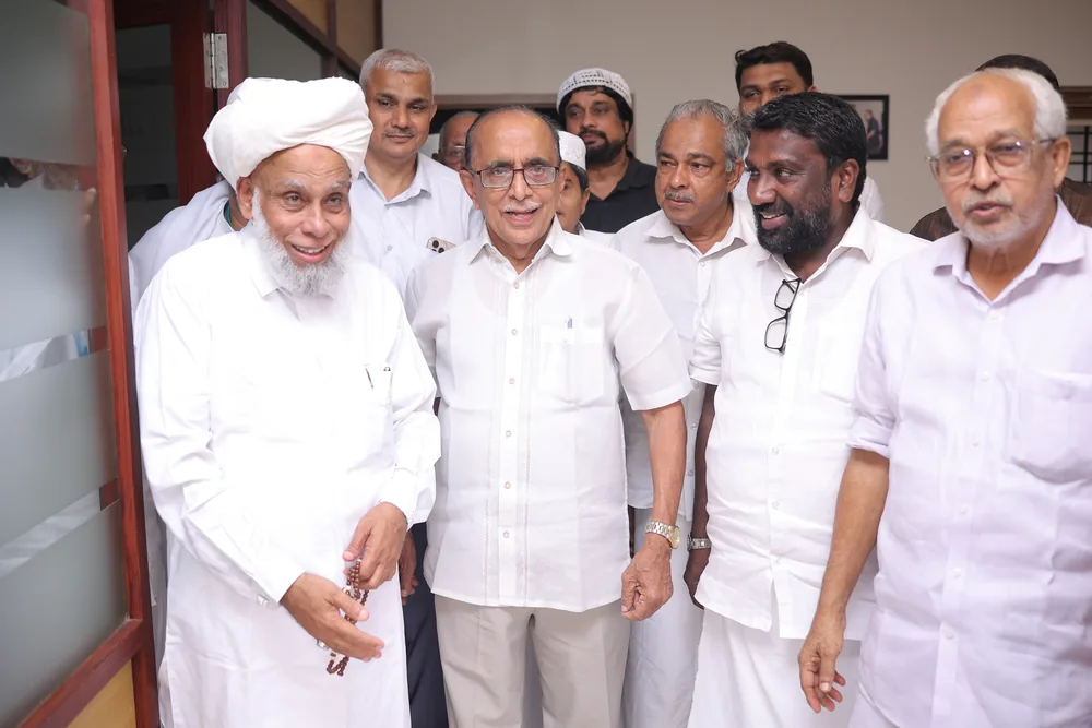 Jifri Thangal with KMO leadership