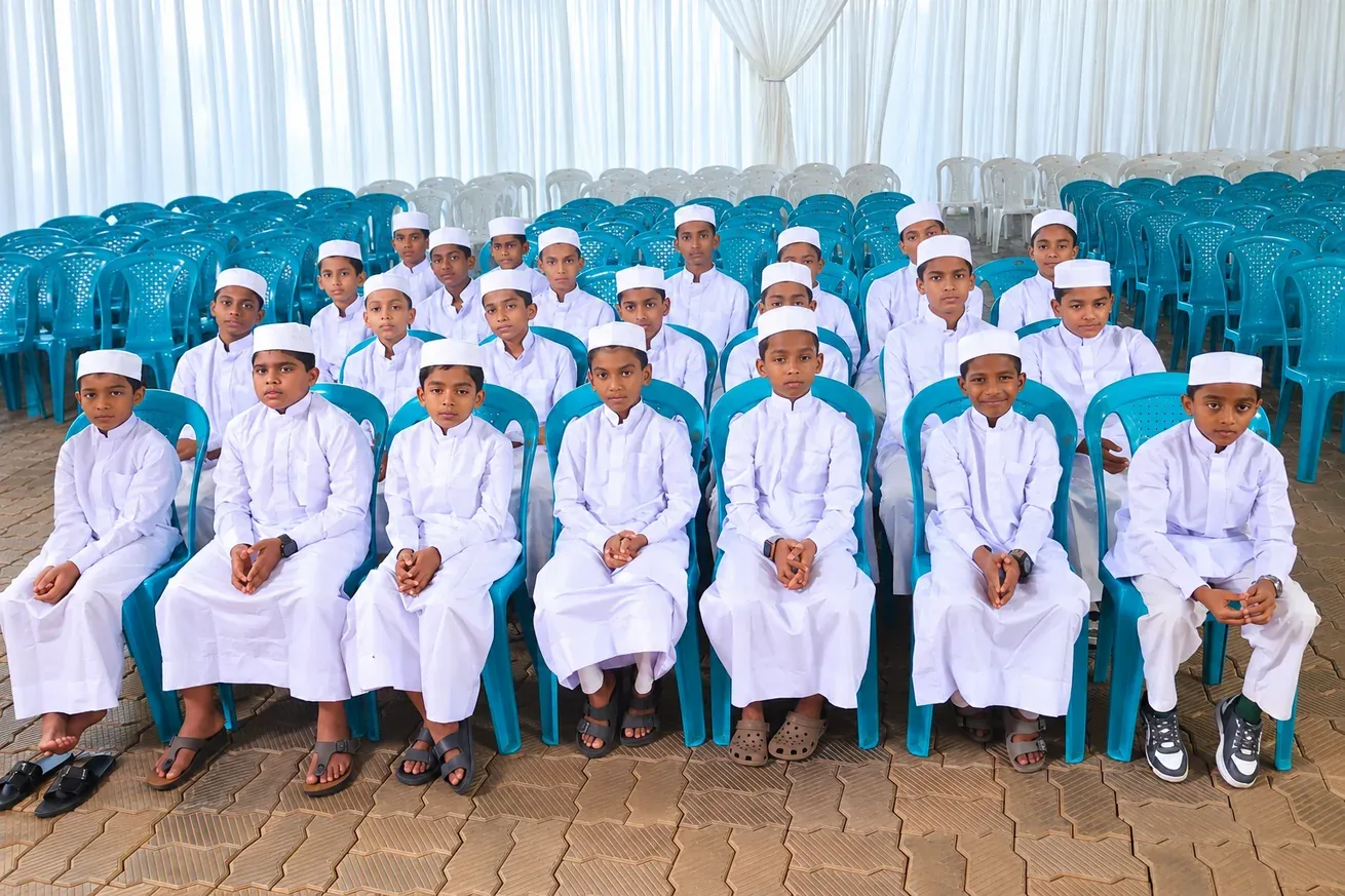 KMO students together at the campus